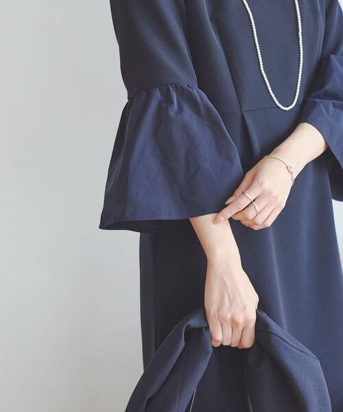 URBAN RESEARCH（アーバンリサーチ）の「フレアスリーブワンピース（ワンピース・レディース・ネイビー/ブラック・38/36）」の15枚目の写真