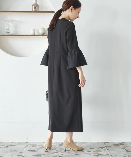 URBAN RESEARCH（アーバンリサーチ）の「フレアスリーブワンピース（ワンピース・レディース・ネイビー/ブラック・38/36）」の7枚目の写真