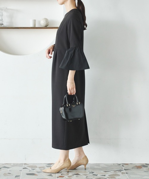 URBAN RESEARCH（アーバンリサーチ）の「フレアスリーブワンピース（ワンピース・レディース・ブラック/ネイビー・38/36）」の6枚目の写真