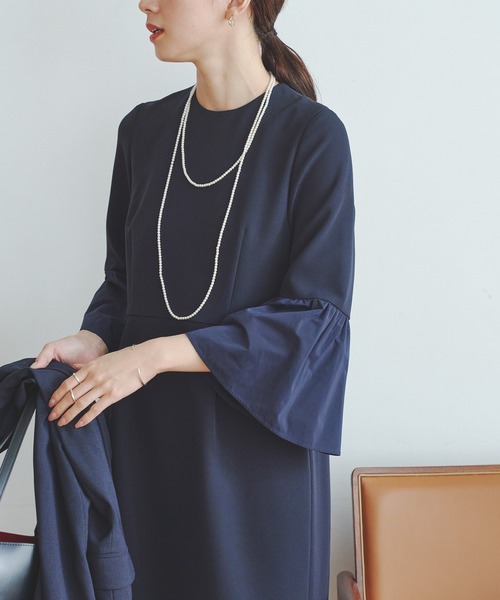 URBAN RESEARCH（アーバンリサーチ）の「フレアスリーブワンピース（ワンピース・レディース・ブラック/ネイビー・38/36）」の10枚目の写真