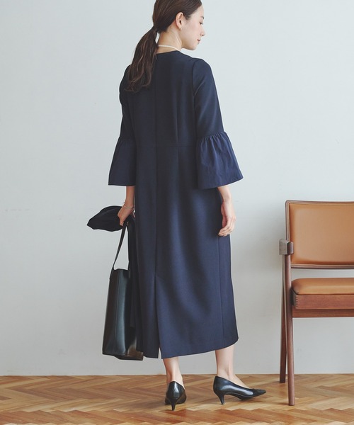 URBAN RESEARCH（アーバンリサーチ）の「フレアスリーブワンピース（ワンピース・レディース・ブラック/ネイビー・38/36）」の13枚目の写真