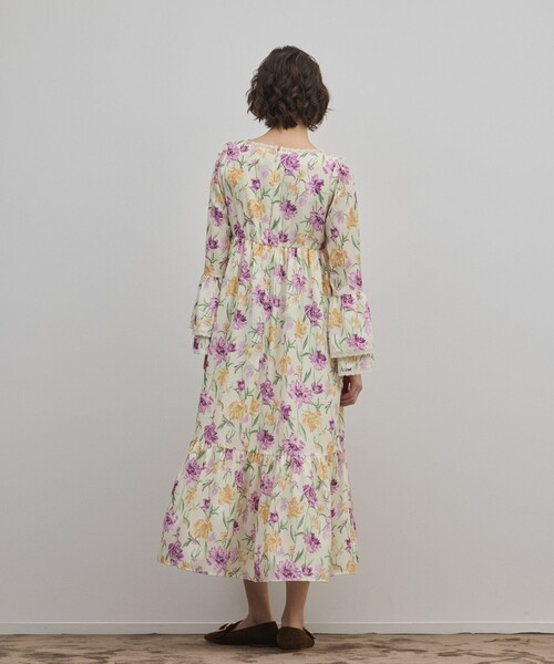 GRACE CONTINENTAL(グレースコンチネンタル)の「ボタニカルプリントティアードワンピース(ワンピース・レディース・イエロー/ブラック・38/36)」の14枚目の写真