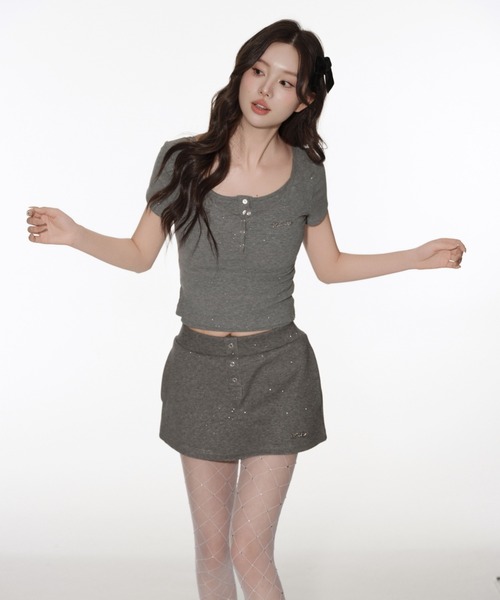 silent(and)（サイレントアンド）の「Kirakira mini flare skirt（スカート・レディース・グレー・MEDIUM/SMALL）」の7枚目の写真