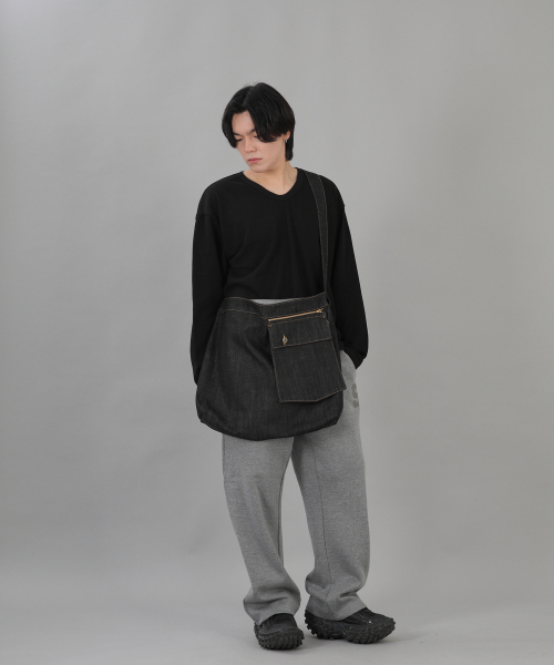 SAINTCREW(セントクルー)の「ジッパーポケットビッグクロスバッグ ZPC-138 デニムブラック BRS(メッセンジャーバッグ・メンズ・その他・フリー)」の2枚目の写真