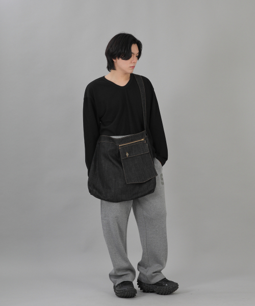 SAINTCREW(セントクルー)の「ジッパーポケットビッグクロスバッグ ZPC-138 デニムブラック BRS(メッセンジャーバッグ・メンズ・その他・フリー)」の3枚目の写真