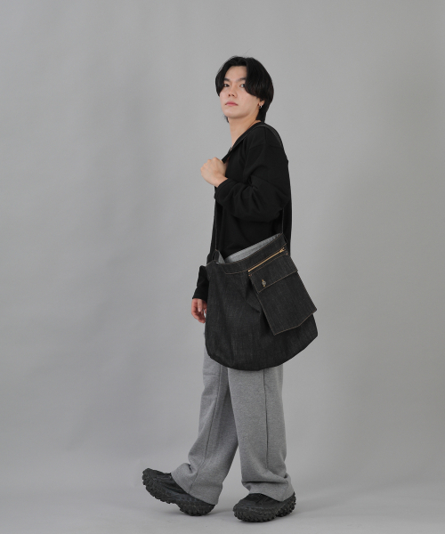 SAINTCREW(セントクルー)の「ジッパーポケットビッグクロスバッグ ZPC-138 デニムブラック BRS(メッセンジャーバッグ・メンズ・その他・フリー)」の5枚目の写真