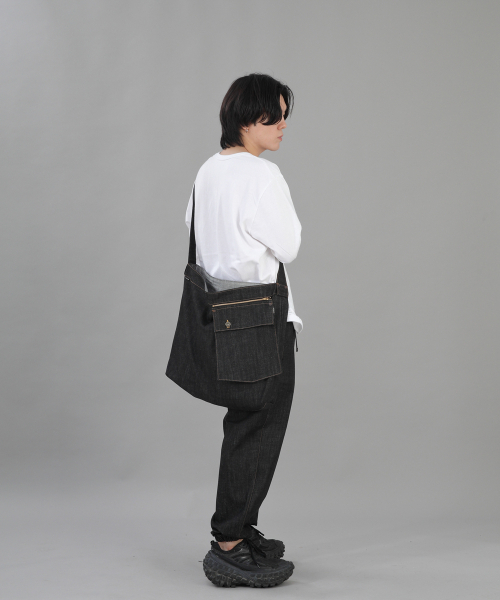 SAINTCREW(セントクルー)の「ジッパーポケットビッグクロスバッグ ZPC-138 デニムブラック BRS(メッセンジャーバッグ・メンズ・その他・フリー)」の8枚目の写真