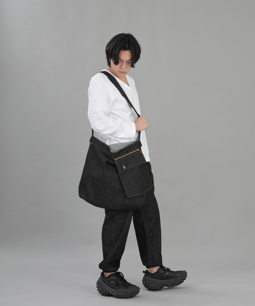 SAINTCREW(セントクルー)の「ジッパーポケットビッグクロスバッグ ZPC-138 デニムブラック BRS(メッセンジャーバッグ・メンズ・その他・フリー)」の9枚目の写真