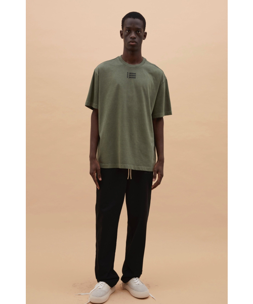 K-GARMENT(カメント)の「(UNI) スタイルプロテクティングスローガンガーメントダイTシャツ スモークオリーブ(Tシャツ/カットソー・メンズ・その他・SMALL/LARGE/X-LARGE)」の1枚目の写真