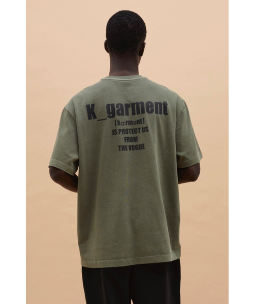 K-GARMENT(カメント)の「(UNI) スタイルプロテクティングスローガンガーメントダイTシャツ スモークオリーブ(Tシャツ/カットソー・メンズ・その他・SMALL/LARGE/X-LARGE)」の2枚目の写真