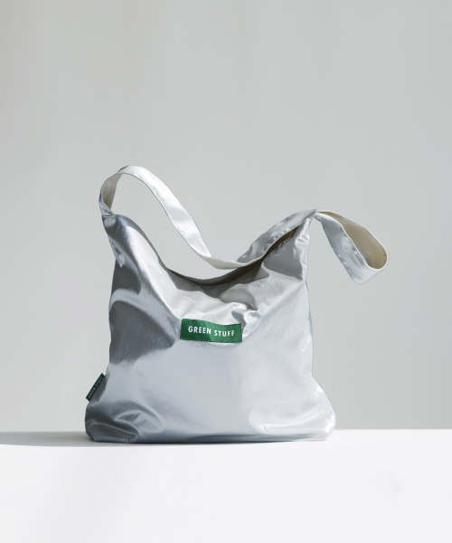 GREEN STUFF(グリーンスタッフ)の「seem full bag 62 - metallic nylon silver(エコバッグ/サブバッグ・レディース・その他・FREE)」の2枚目の写真