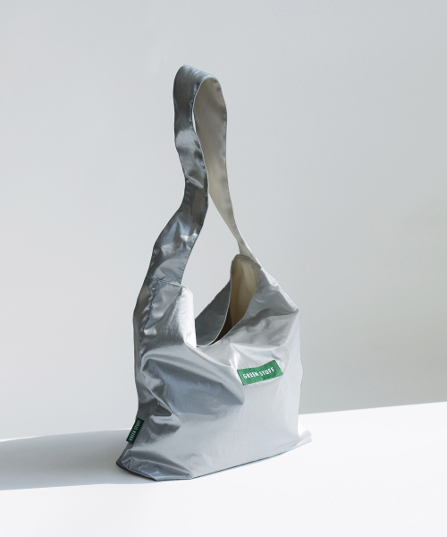 GREEN STUFF(グリーンスタッフ)の「seem full bag 62 - metallic nylon silver(エコバッグ/サブバッグ・レディース・その他・FREE)」の3枚目の写真