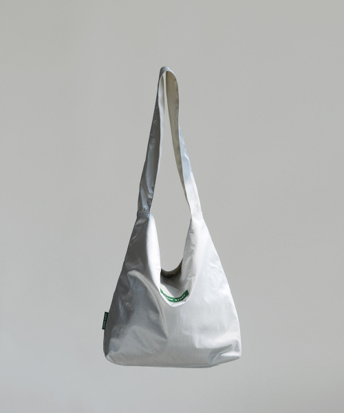GREEN STUFF(グリーンスタッフ)の「seem full bag 62 - metallic nylon silver(エコバッグ/サブバッグ・レディース・その他・FREE)」の7枚目の写真