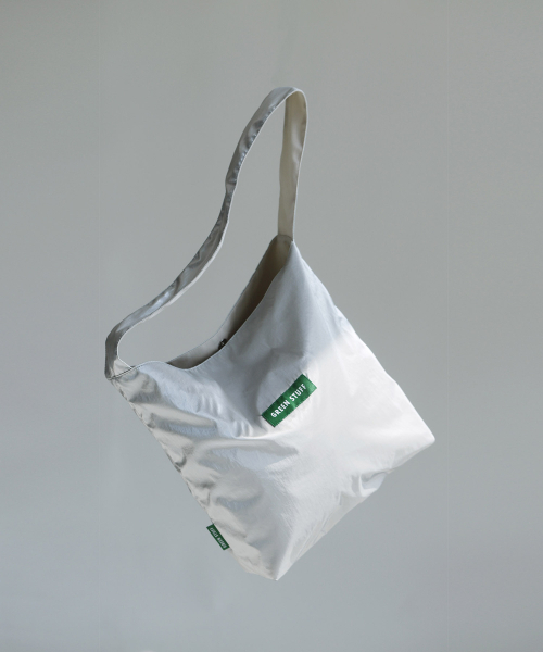 GREEN STUFF(グリーンスタッフ)の「seem full bag 62 - metallic nylon silver(エコバッグ/サブバッグ・レディース・その他・FREE)」の9枚目の写真