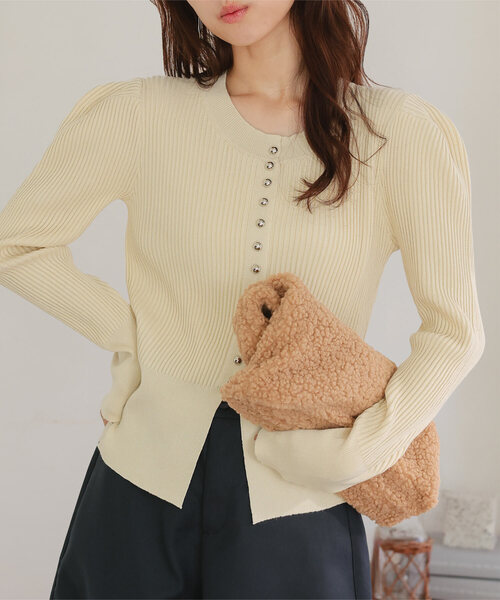 KOBE LETTUCE(コウベレタス)の「ボリューム袖ボタンデザインカーディガン(カーディガン/ボレロ・レディース・アイボリー系/レッド/グレー/ネイビー・M)」の3枚目の写真