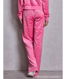 JUICY COUTURE（ジューシークチュール）の「GYDA×Juicy Couture GG JC Emboss Big Bling Velour Track Pants（スウェットパンツ）」