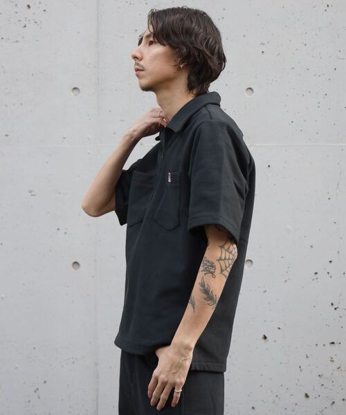 BEN DAVIS/WHITE LABEL(ベンデイビス ホワイトラベル)の「【BEN DAVIS(ベンデイビス)】90TH H.SWEAT S/S 1/2 ZIP SHIRT / ヘビーウェイト 半袖 ハーフジップ 裏毛 ワンポイント ≪セットアップ対応≫(シャツ/ブラウス・メンズ・ブラック/グレー・MEDIUM/LARGE/X-LARGE)」の6枚目の写真