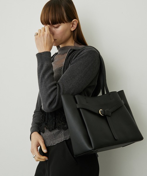 uyu.(ウユ)の「シボレザー 結びベルトデザイン 2WAY ショルダートートバッグ(トートバッグ・レディース・ダークブラウン/ブラック/ベージュ・FREE)」の6枚目の写真