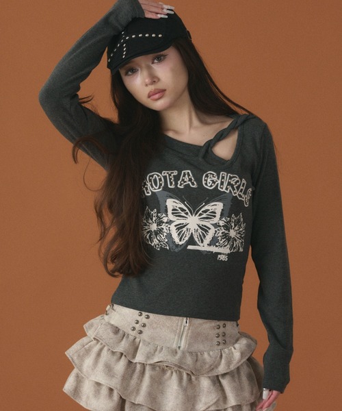 dispark(ディスパーク)の「DISPARK/【26年春夏新作】バタフライスタッズロゴデザイントップ(Tシャツ/カットソー・レディース・ブラウン/ブラック・FREE)」の2枚目の写真
