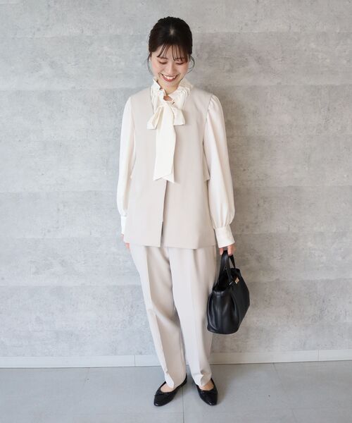 le.coeur blanc（ルクールブラン）の「ツインクロスバックフリルジレ（その他アウター・レディース・ネイビー/ベージュ・38）」の4枚目の写真