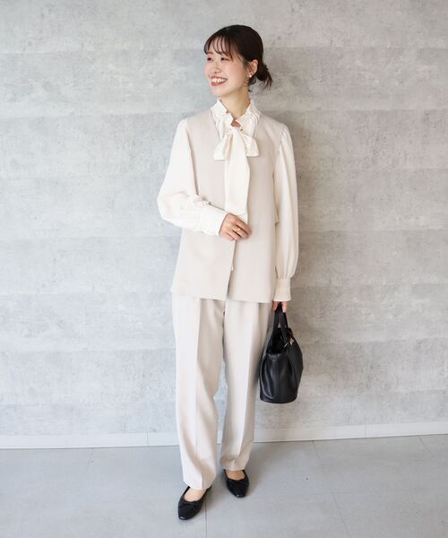 le.coeur blanc（ルクールブラン）の「ツインクロスバックフリルジレ（その他アウター・レディース・ネイビー/ベージュ・38）」の5枚目の写真