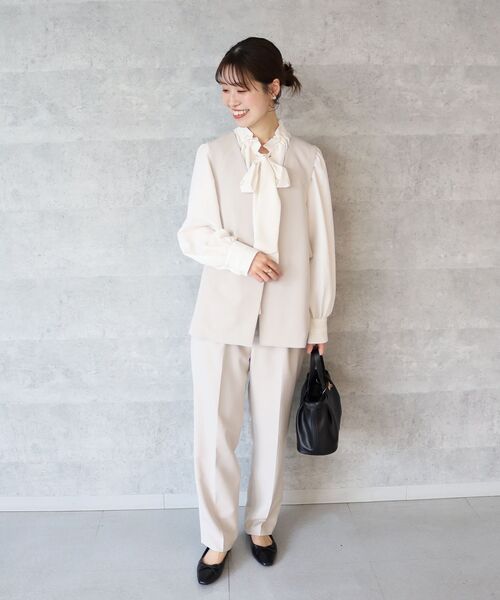 le.coeur blanc（ルクールブラン）の「ツインクロスバックフリルジレ（その他アウター・レディース・ネイビー/ベージュ・38）」の6枚目の写真