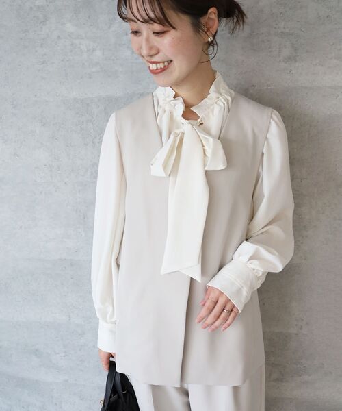 le.coeur blanc（ルクールブラン）の「ツインクロスバックフリルジレ（その他アウター・レディース・ネイビー/ベージュ・38）」の7枚目の写真