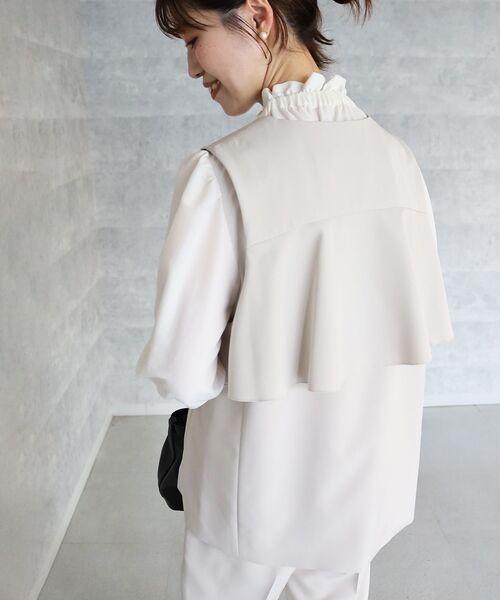 le.coeur blanc（ルクールブラン）の「ツインクロスバックフリルジレ（その他アウター・レディース・ネイビー/ベージュ・38）」の12枚目の写真