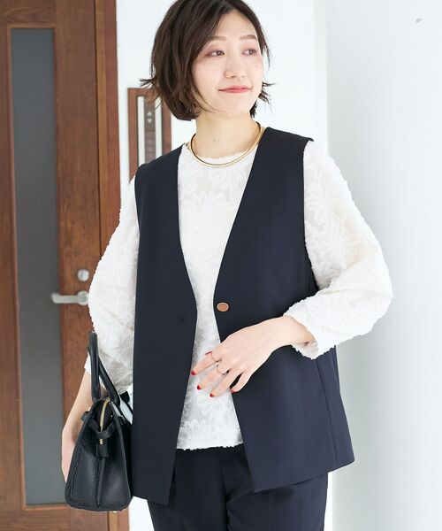 le.coeur blanc（ルクールブラン）の「ツインクロスバックフリルジレ（その他アウター・レディース・ネイビー/ベージュ・38）」の14枚目の写真