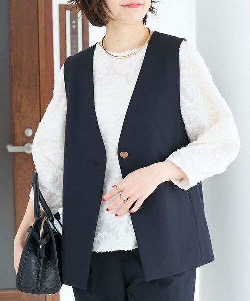 le.coeur blanc（ルクールブラン）の「ツインクロスバックフリルジレ（その他アウター・レディース・ネイビー/ベージュ・38）」の15枚目の写真