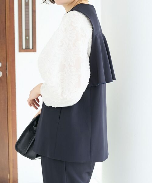 le.coeur blanc（ルクールブラン）の「ツインクロスバックフリルジレ（その他アウター・レディース・ネイビー/ベージュ・38）」の18枚目の写真