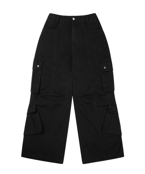 AAKAM(アーカム)の「Knee Pin-Tuck Double Pocket Cargo Pants (Black)(その他パンツ・レディース・その他・2/1)」の2枚目の写真