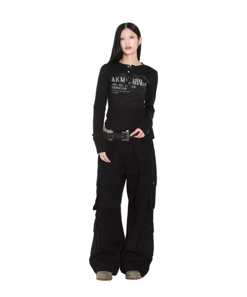 AAKAM(アーカム)の「Knee Pin-Tuck Double Pocket Cargo Pants (Black)(その他パンツ・レディース・その他・2/1)」の6枚目の写真