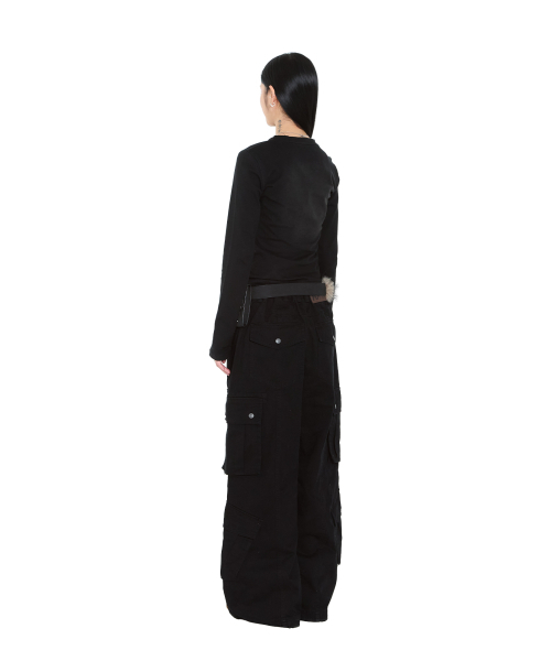 AAKAM(アーカム)の「Knee Pin-Tuck Double Pocket Cargo Pants (Black)(その他パンツ・レディース・その他・2/1)」の7枚目の写真
