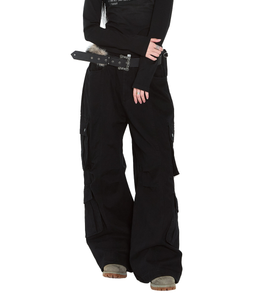AAKAM(アーカム)の「Knee Pin-Tuck Double Pocket Cargo Pants (Black)(その他パンツ・レディース・その他・2/1)」の9枚目の写真