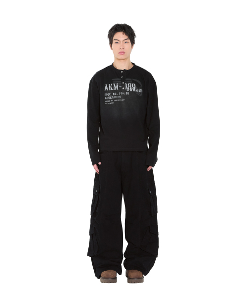 AAKAM(アーカム)の「Knee Pin-Tuck Double Pocket Cargo Pants (Black)(その他パンツ・レディース・その他・2/1)」の11枚目の写真