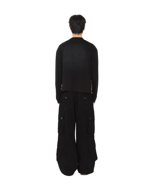 AAKAM(アーカム)の「Knee Pin-Tuck Double Pocket Cargo Pants (Black)(その他パンツ・レディース・その他・2/1)」の14枚目の写真