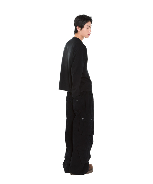 AAKAM(アーカム)の「Knee Pin-Tuck Double Pocket Cargo Pants (Black)(その他パンツ・レディース・その他・2/1)」の16枚目の写真
