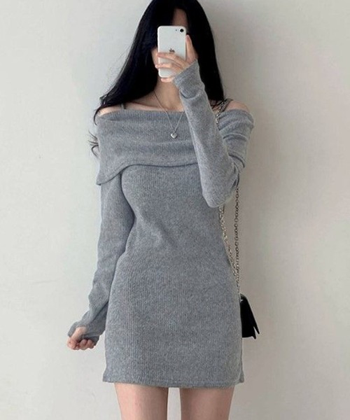 Nia(ニア)の「Nia(ニア)/オフショルニットミニワンピース(ワンピース・レディース・ブラック/グレー・MEDIUM/SMALL)」の11枚目の写真