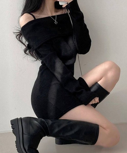 Nia(ニア)の「Nia(ニア)/オフショルニットミニワンピース(ワンピース・レディース・ブラック/グレー・MEDIUM/SMALL)」の3枚目の写真