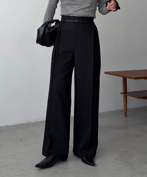 CAPRICIEUX LE'MAGE(カプリシューレマージュ)の「【低身長サイズあり】カーブタックベルト付パンツ(その他パンツ・レディース・ライトベージュ/ブラック・PS/38/36)」の1枚目の写真