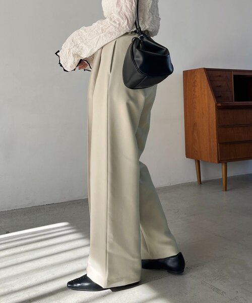 CAPRICIEUX LE'MAGE(カプリシューレマージュ)の「【低身長サイズあり】カーブタックベルト付パンツ(その他パンツ・レディース・ライトベージュ/ブラック・PS/38/36)」の6枚目の写真