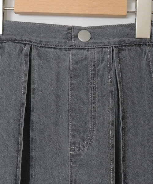 a.v.v（アーヴェヴェ）の「[120-160]ビジューデニムプリーツスカート（スカート・キッズ・ダークインディゴブルー・150/140）」の22枚目の写真