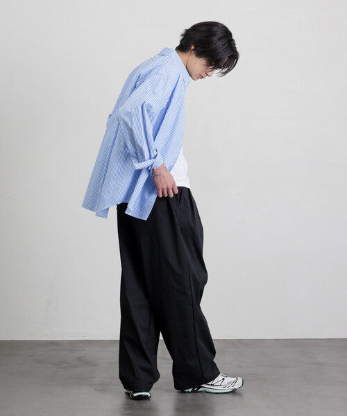 FREAK'S STORE（フリークスストア）の「限定展開 ワイドシルエット ポリチノクロス タック イージーパンツ/吸水速乾/UVカット（チノパンツ・メンズ・チャコールグレー/ブラック/ベージュ/ネイビー/オリーブ・SMALL/MEDIUM/LARGE）」の14枚目の写真