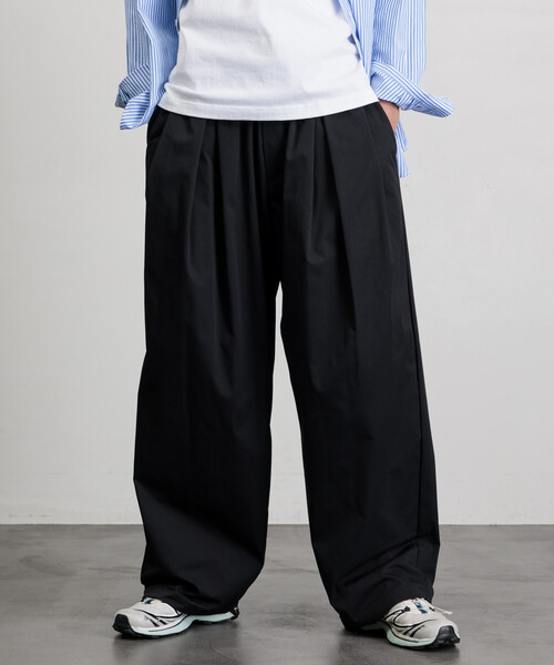 FREAK'S STORE（フリークスストア）の「限定展開 ワイドシルエット ポリチノクロス タック イージーパンツ/吸水速乾/UVカット（チノパンツ・メンズ・チャコールグレー/ブラック/ベージュ/ネイビー/オリーブ・SMALL/MEDIUM/LARGE）」の17枚目の写真
