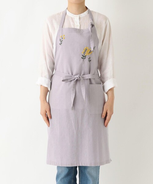 212 KITCHEN STORE(トゥワントゥキッチンストア)の「刺繍フラワー ミモザ フルエプロン LPU <212Kオリジナル>(エプロン・レディース・その他・00)」の2枚目の写真