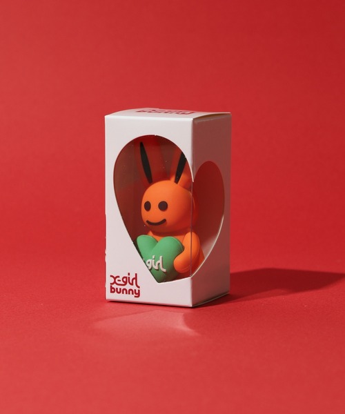 X-girl(エックスガール)の「MILLS LOGO HEART HOLDING BUNNY FIGURE(フィギュア・レディース・ピンク/ホワイト/ブルー/オレンジ・ONE SIZE)」の7枚目の写真