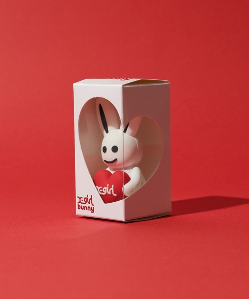 X-girl(エックスガール)の「MILLS LOGO HEART HOLDING BUNNY FIGURE(フィギュア・レディース・ピンク/ホワイト/ブルー/オレンジ・ONE SIZE)」の8枚目の写真