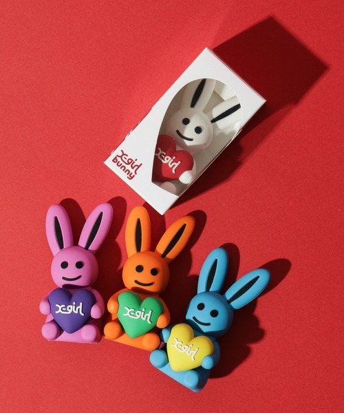 X-girl(エックスガール)の「MILLS LOGO HEART HOLDING BUNNY FIGURE(フィギュア・レディース・ピンク/ホワイト/ブルー/オレンジ・ONE SIZE)」の14枚目の写真