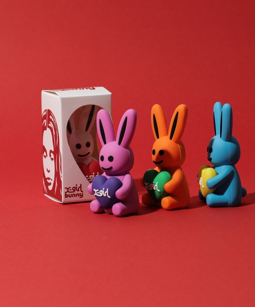 X-girl(エックスガール)の「MILLS LOGO HEART HOLDING BUNNY FIGURE(フィギュア・レディース・ピンク/ホワイト/ブルー/オレンジ・ONE SIZE)」の18枚目の写真